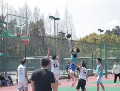 苹果手机-强队在比赛中势不可挡,夺得锦标赛冠军英文