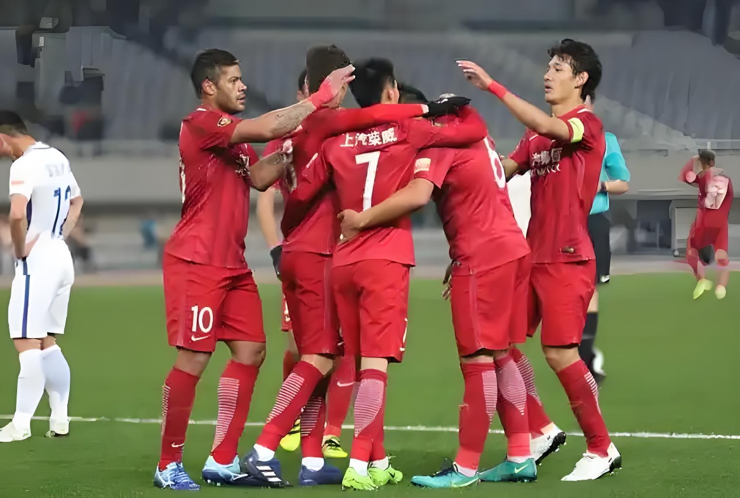 关于亚冠前中国球队抬头，国内足球雄起的信息