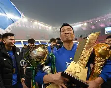 关于激烈角逐，中超冠军宝座岌岌可危的信息